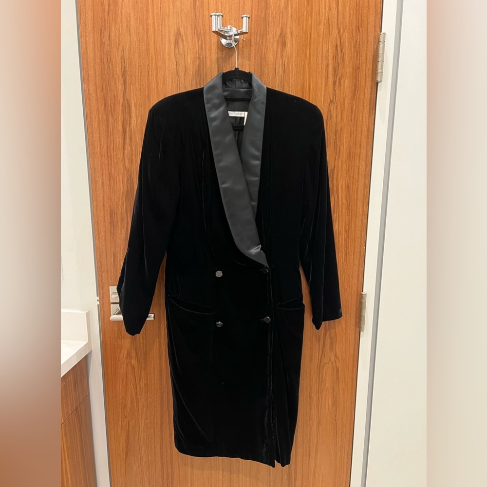 Vintage barely worn beautiful black velvet tuxedo dress size 12 Ann Taylor
